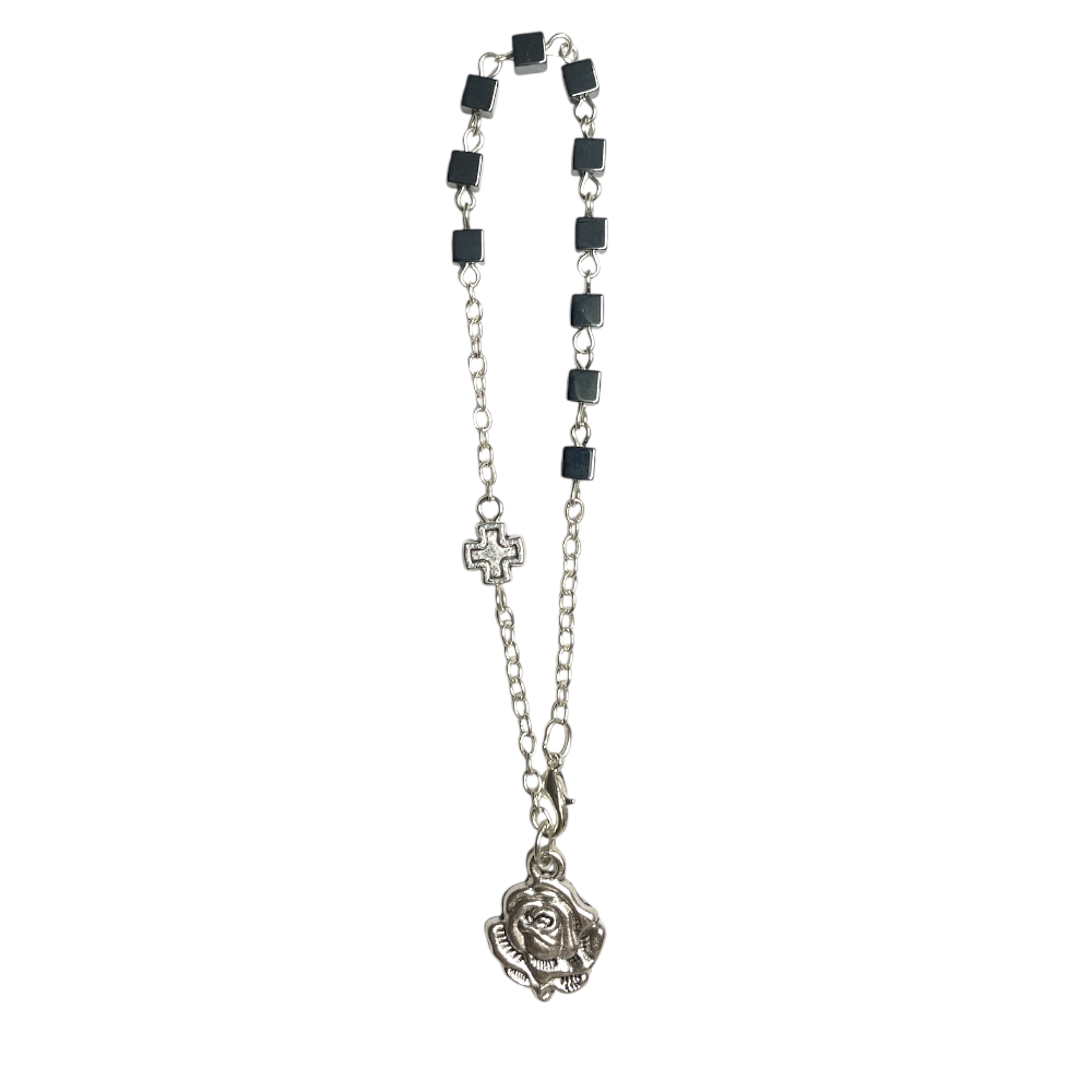 Bracciale decina con grani in ematite e rosa di Santa Rita