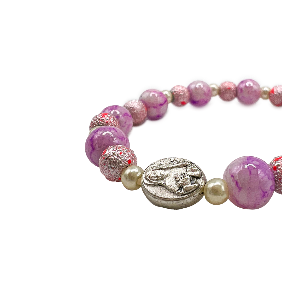 Bracciale elastico con grani perla e vetro