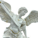 Statua di San Michele Arcangelo bianca